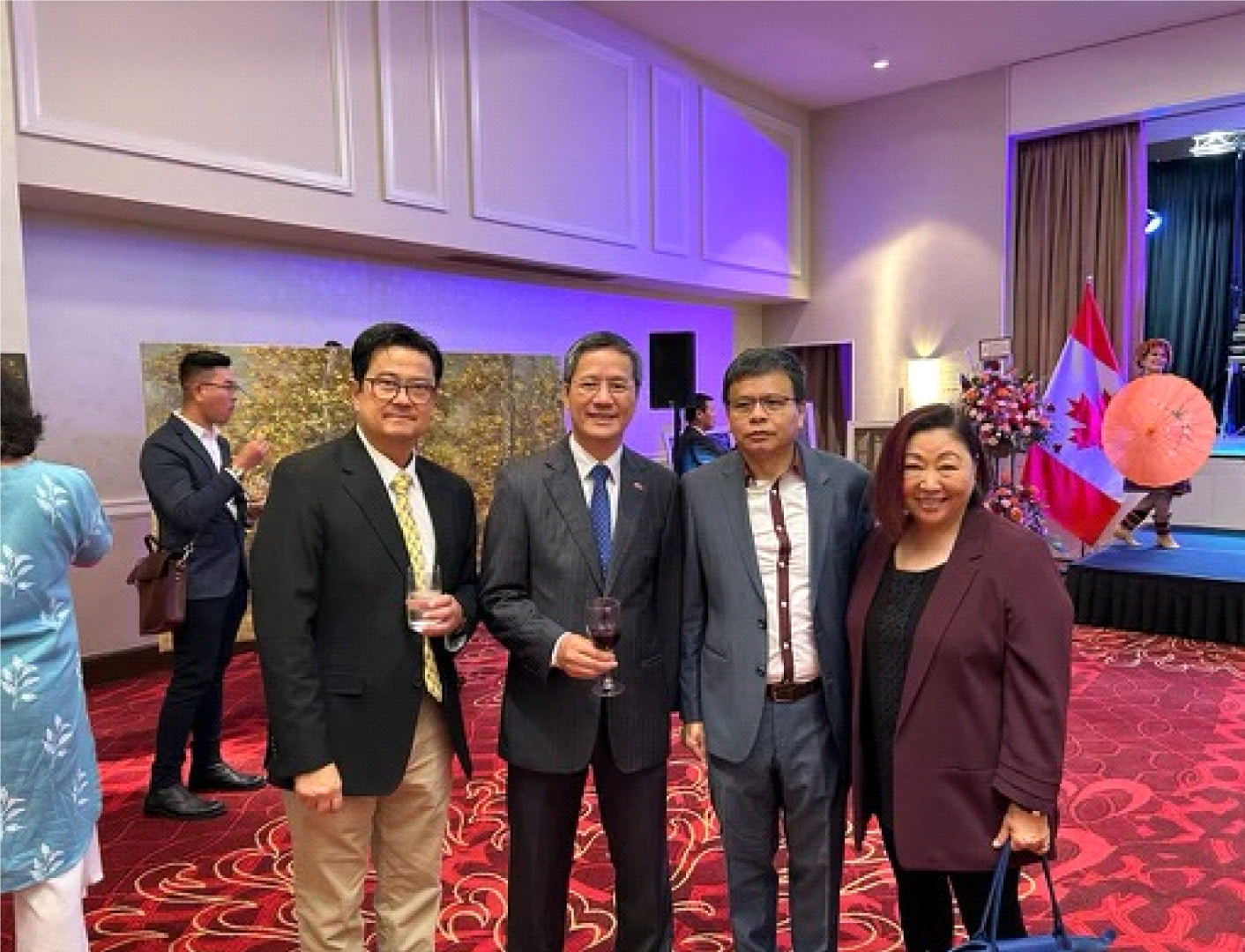 Meeting in the 50th Anniversary of the Vietnam-Canada Diplomatic Relations